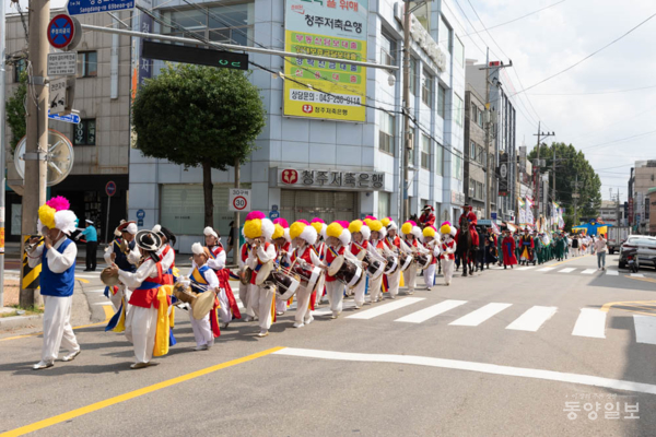 청주문화원이 주최하는 '2025 청주읍성 큰잔치'가 다음 달 6~7일 중앙공원 일원에서 열린다. 사진은 지난해 행사 모습.