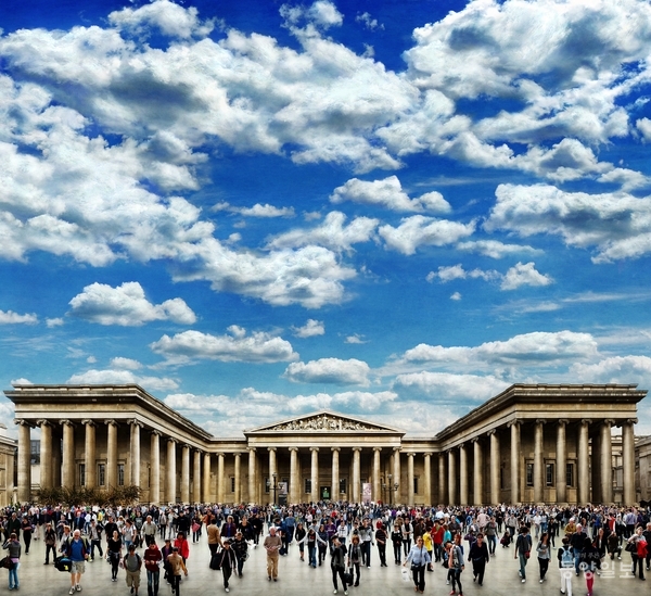 ▲ British Museum, 152.4×166.5cm, ultra chrome archival pigment print with wood frame, 2012