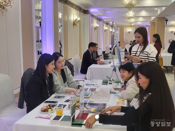 ▲ 15일 충북도와 협력사 관계자들이 카자흐스탄 로드쇼에 참가해 지역 관광상품 홍보에 주력하고 있다.