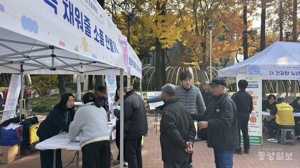 ▲청주복지재단이 12~14일 성안길 일원에서 개최한 '성안 교류 페스타'에 시민 발길이 이어지고 있다.