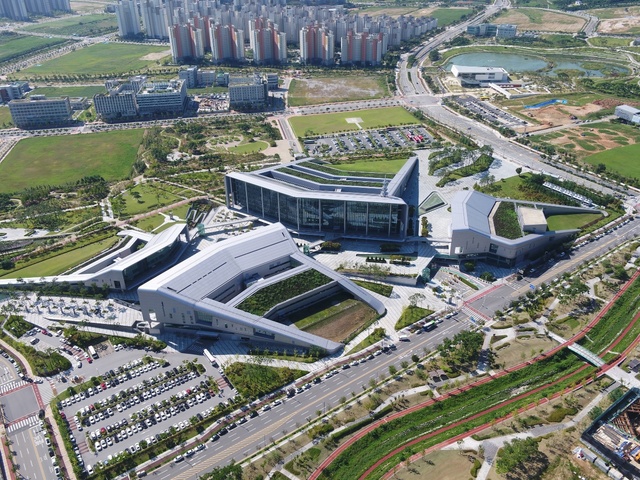 내포신도시에 위치한 충남도청 전경