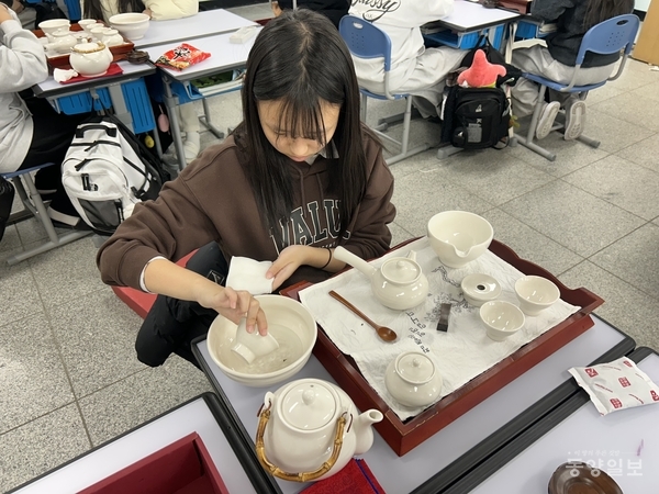 ▲ 다도반 체험 모습. 청주문화원 제공