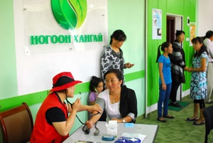 몽골 아르항가이 현지에서 의료봉사단이 의료봉사활동을 펼치고 있다.