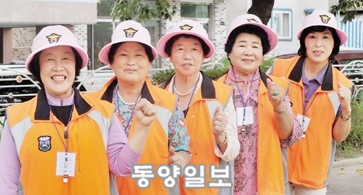 사진 왼쪽부터 류현옥, 김의자, 강성자, 이태분, 박미옥씨.
