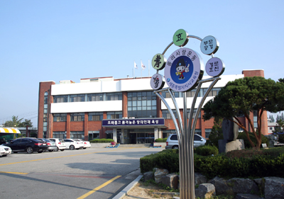 미래 대한민국을 대표하는 교육도시를 표방한 세종시교육청이 7월 1일로 출범 1주년을 맞는다. 세종시에  공사중인 신청사에 입주전까지 구청사에서 업무를 보고있다.
