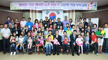 충북농협은 농촌지역의 다문화가족에게 한국의 법률부터 문화·전통 등 한국사회에 쉽게 적응할 수 있도록 다문화가정 부부교육을 하고 있다. 