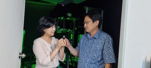 ㈜유사이언스 김영훈 연구소장, 세계 최초 응용 신소재 'USI그레이팅' 필... - 뉴스 썸네일 이미지