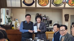 부여군 석성 금강새마을금고, 삼신늘푸른동산에 후원금 전달 - 뉴스 썸네일 이미지