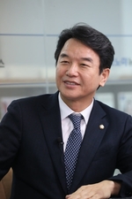 문진석 의원, 기재부 차관 만나 천안 핵심사업 국비 지원 요청 - 뉴스 썸네일 이미지